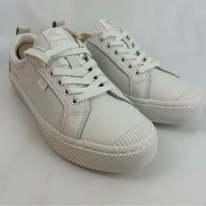 Cariuma OCA Low white premium leather sneaker size 10